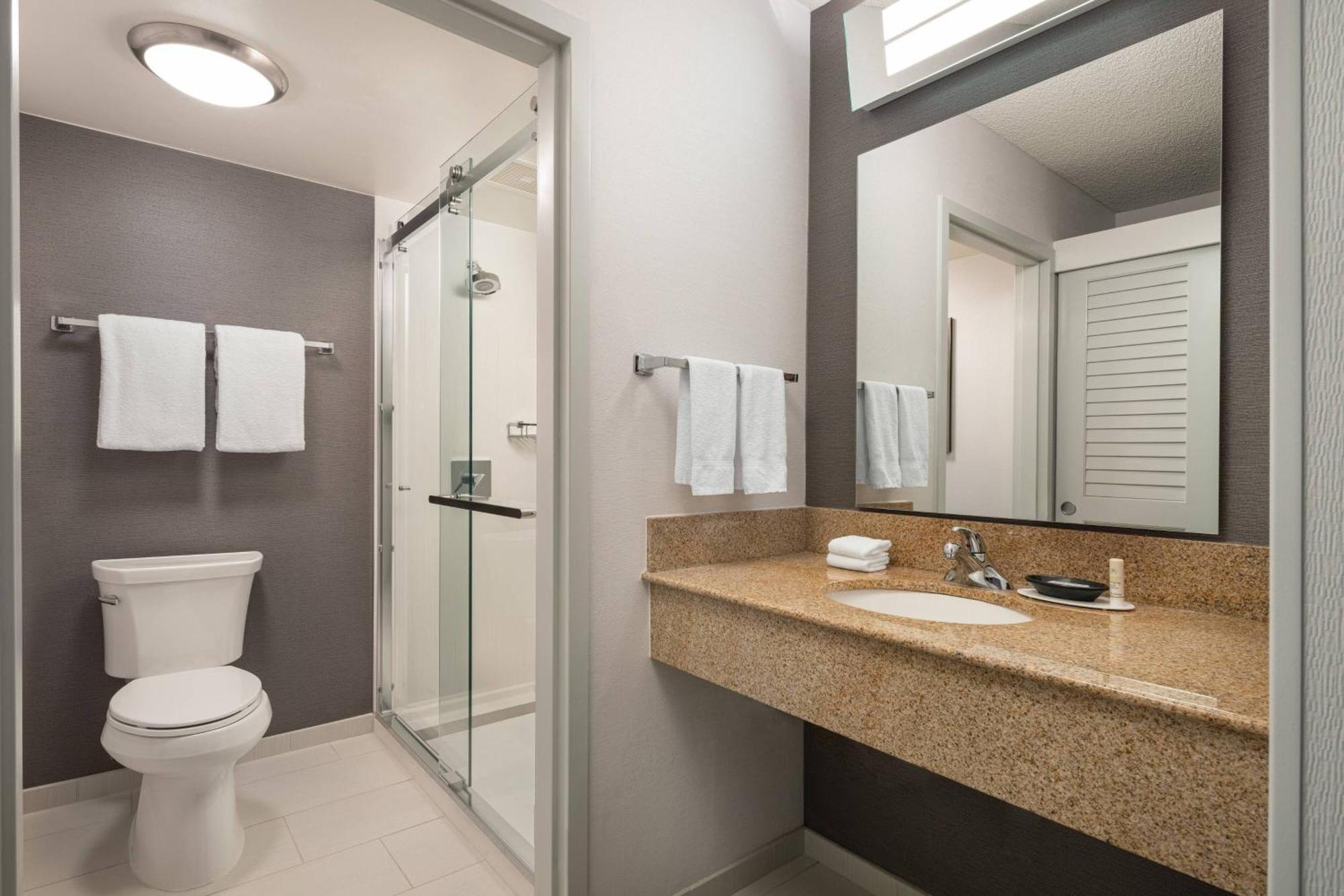 Courtyard By Marriott Hotel