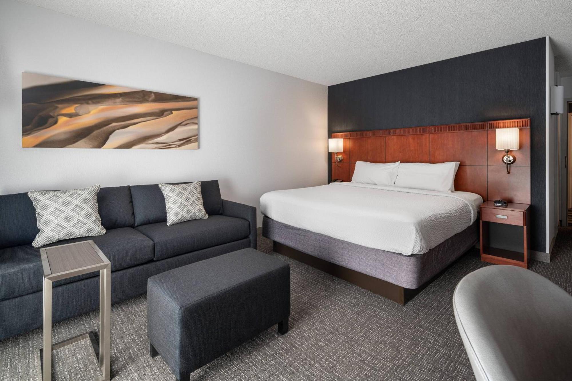 Courtyard By Marriott Hotel 3*