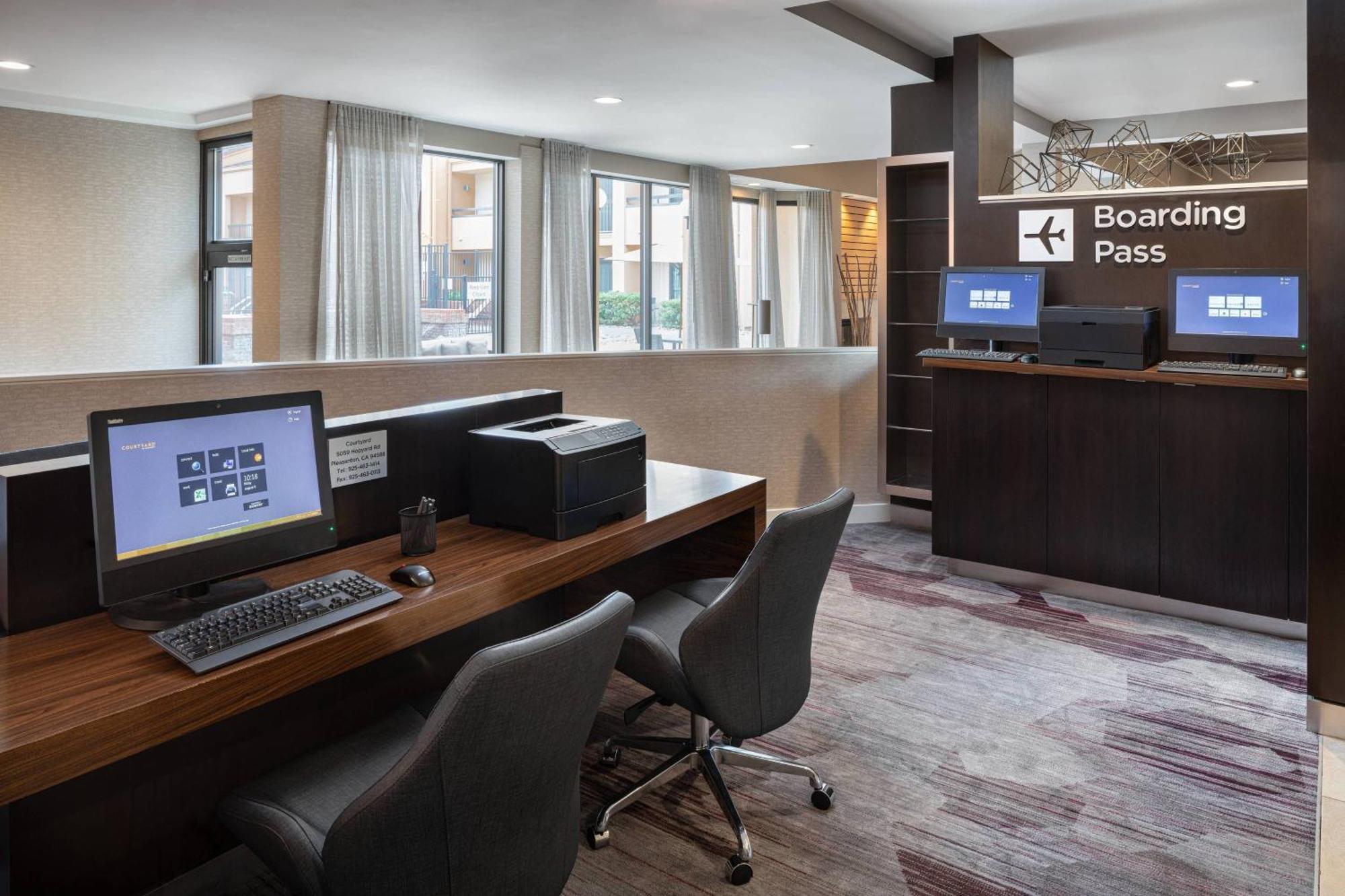 Courtyard By Marriott Pleasanton