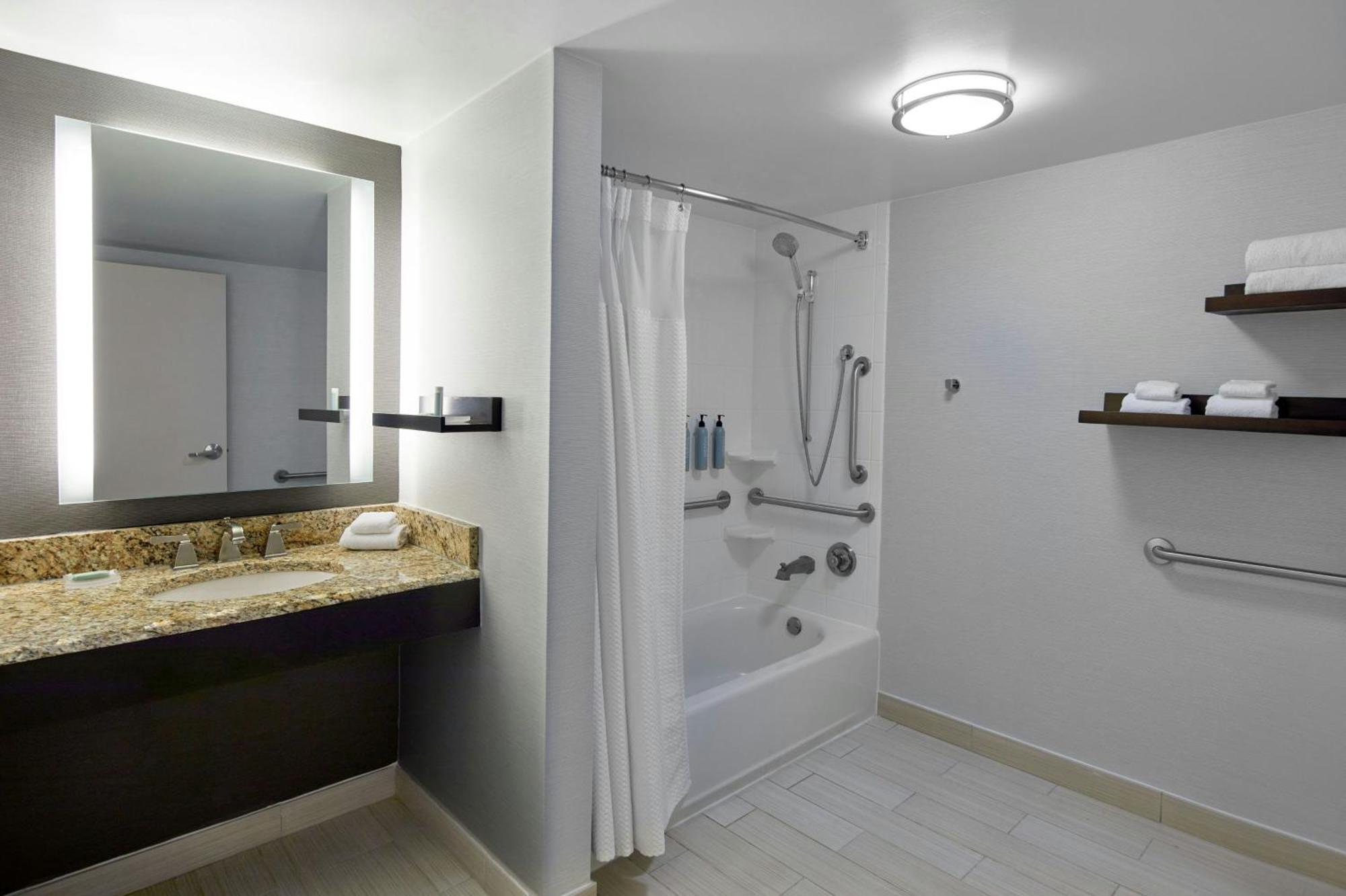 Courtyard By Marriott